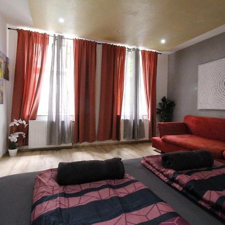 Private Triple Bedroom Rf1 Wina Bagian luar foto