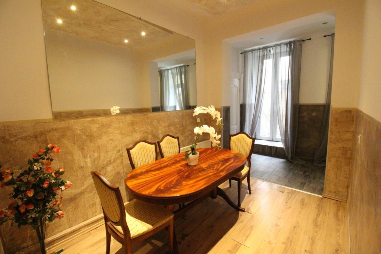 Private Triple Bedroom Rf1 Wina Bagian luar foto