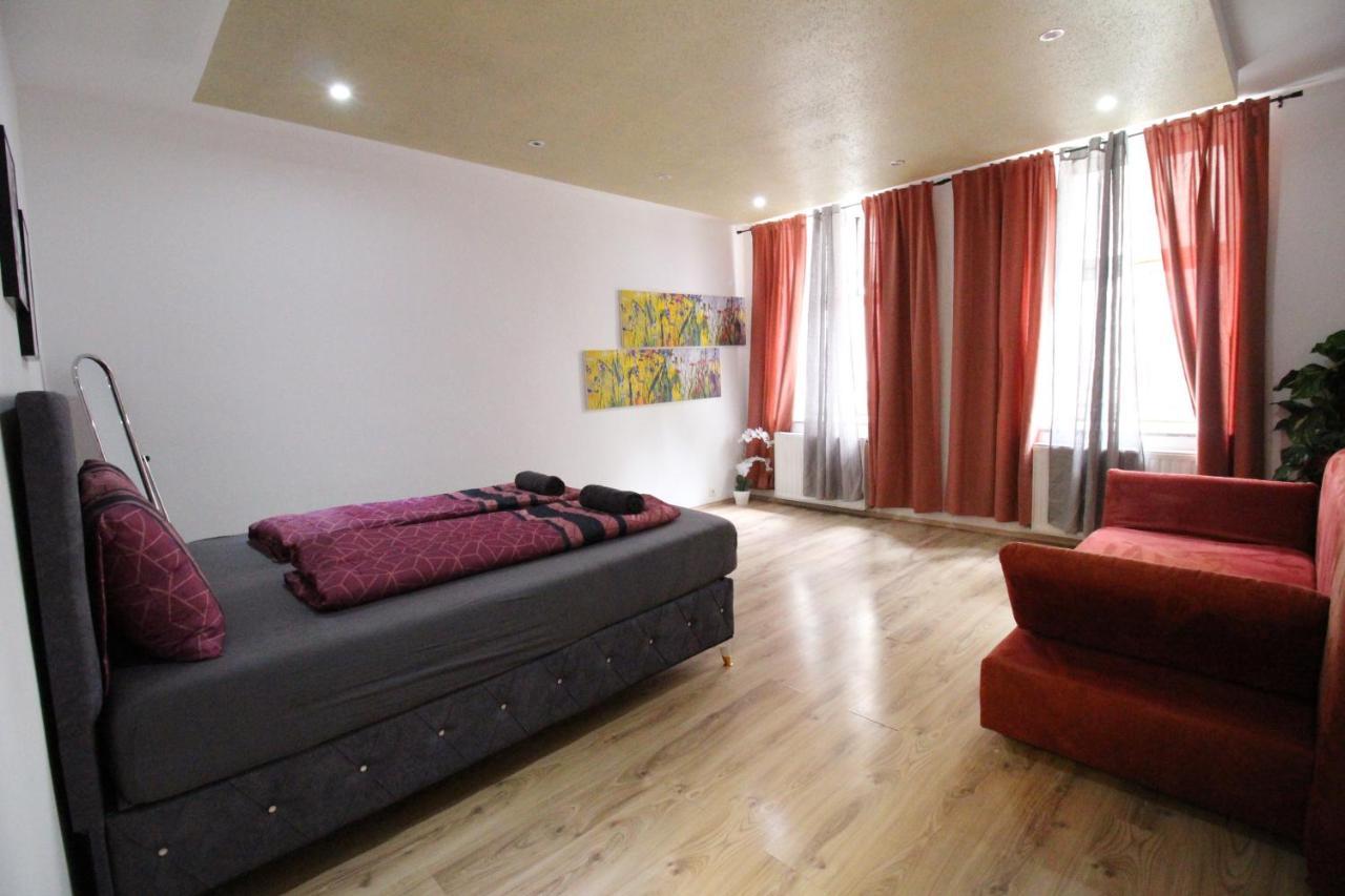Private Triple Bedroom Rf1 Wina Bagian luar foto