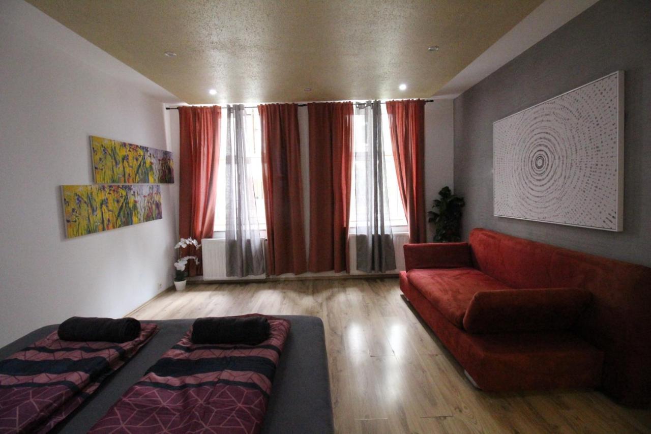 Private Triple Bedroom Rf1 Wina Bagian luar foto